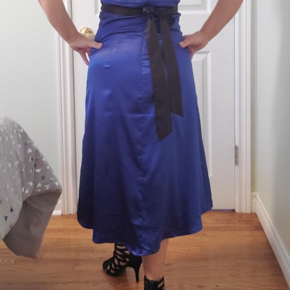 Satin lace halter dress - Picture 4 of 10